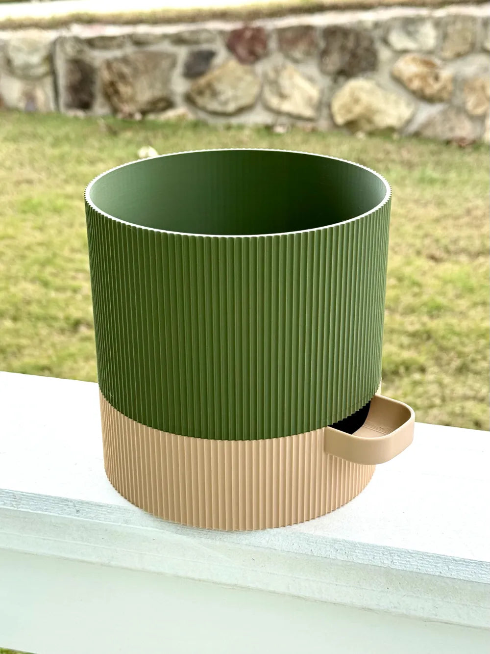 Vaso autoirrigável canelado